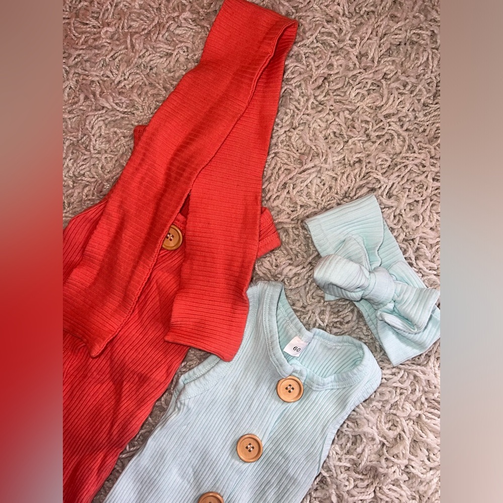 Two outfits - Picture 4 of 4